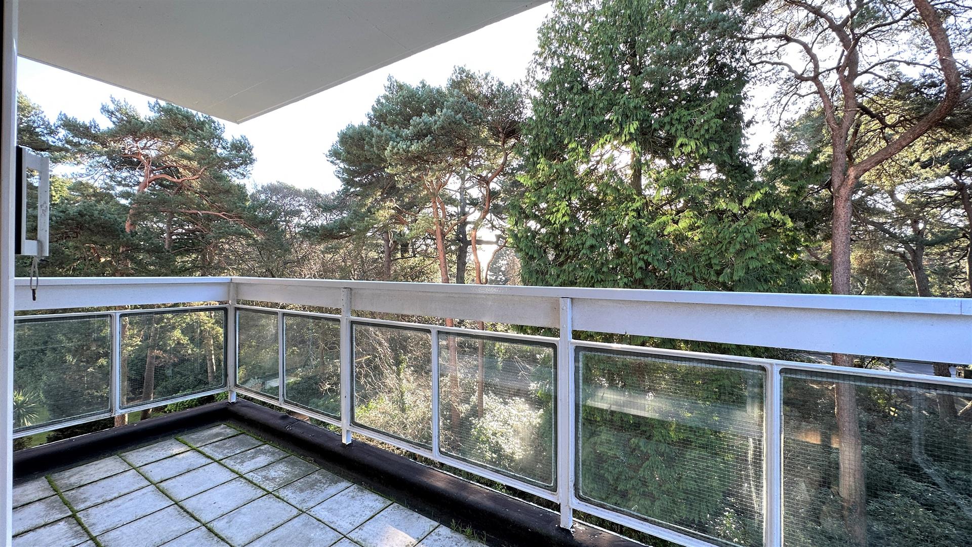 2 Bedroom Apartment Fourth Floor Western Road, Canford Cliffs, Poole